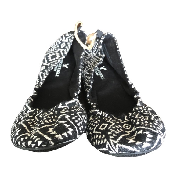 AMERICAN EAGLES OUTFITTERS Flats - Picture 2 of 15